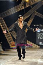 Zayed Khan walk the ramp for Manav Gangwani at HDIL India Couture Week, Grand Hyatt, Mumbai on 15th Oct 2009 (6).JPG